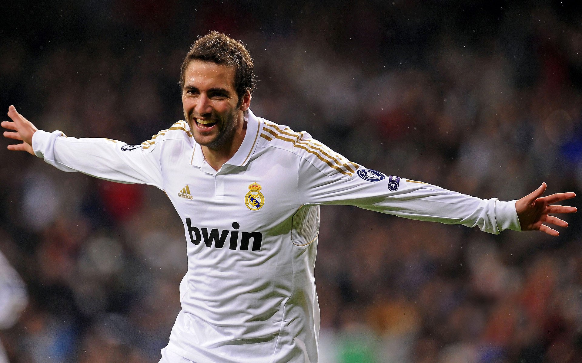 九游游戏中心官网-年轻边后卫是否应优先培养传中质量，当今足坛年轻右后卫