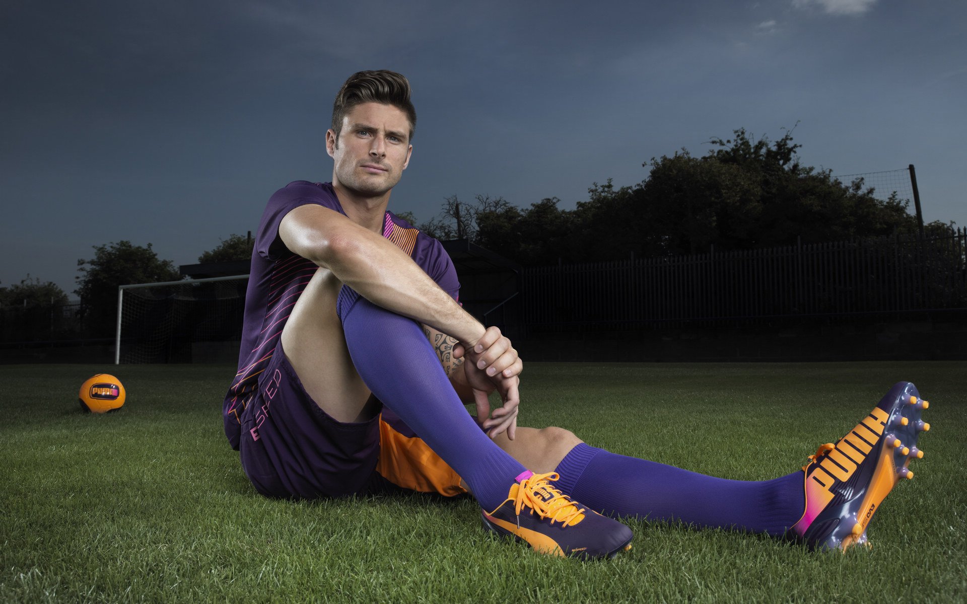 年轻边后卫是否应优先培养传中质量，当今足坛年轻右后卫